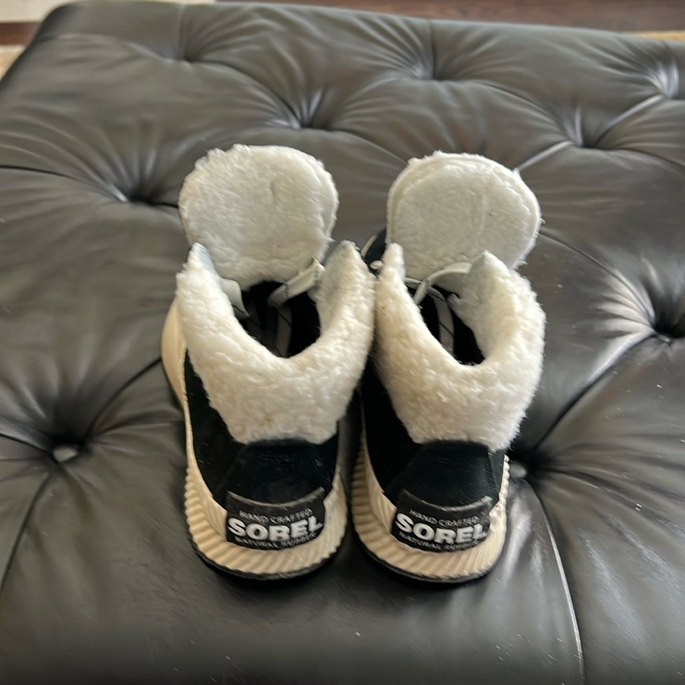 Almost new, warm and comfy with a good grip winter booties
